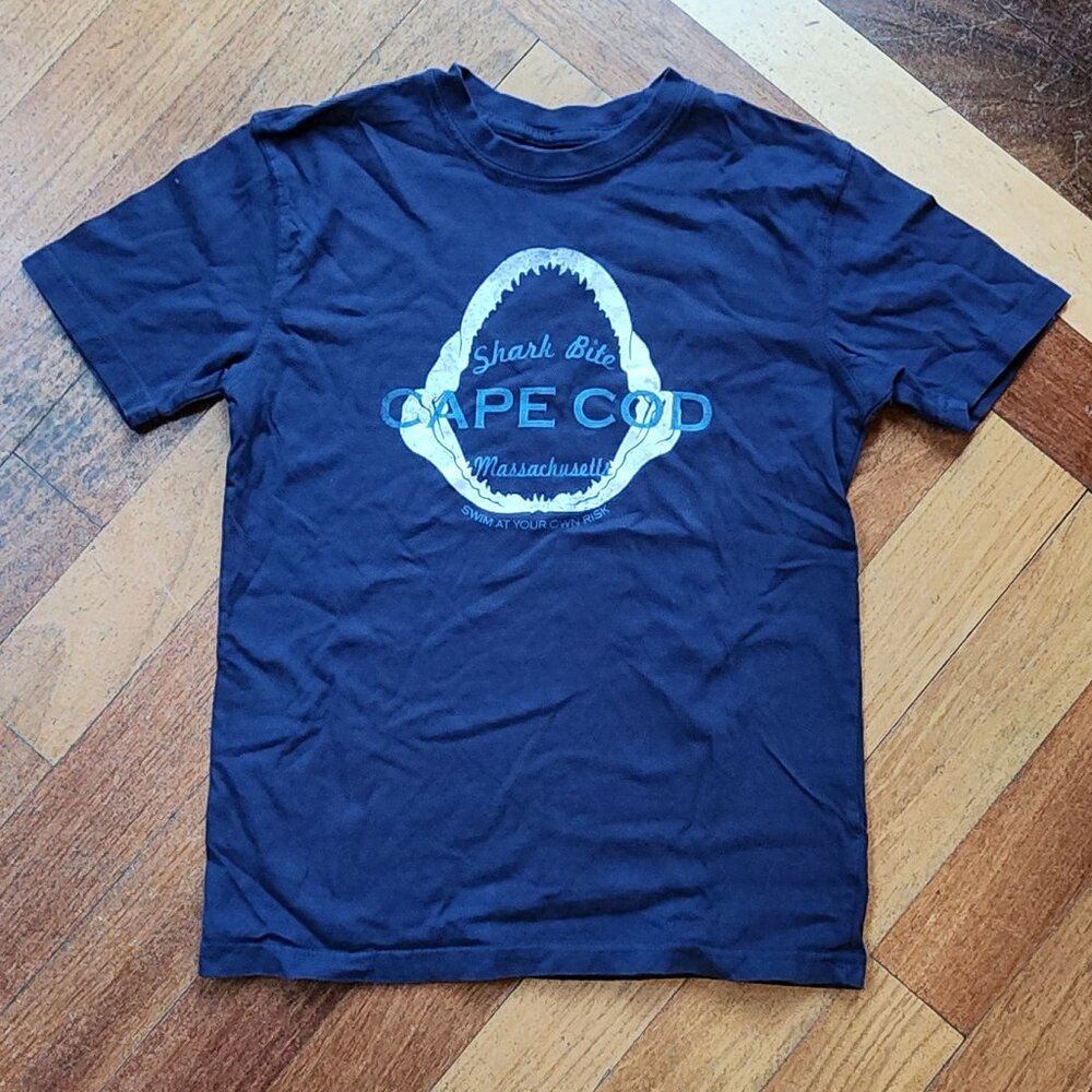 Cuffy's Cape Cod Navy Shark T-Shirt Size Medium